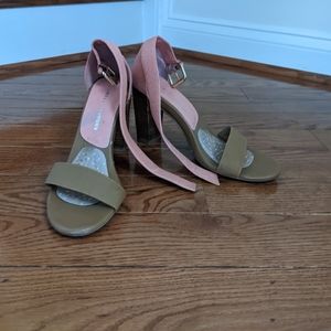 Chinese Laundry Pink Neutral Leather Block Heels Sandals with Ankle Strap W10